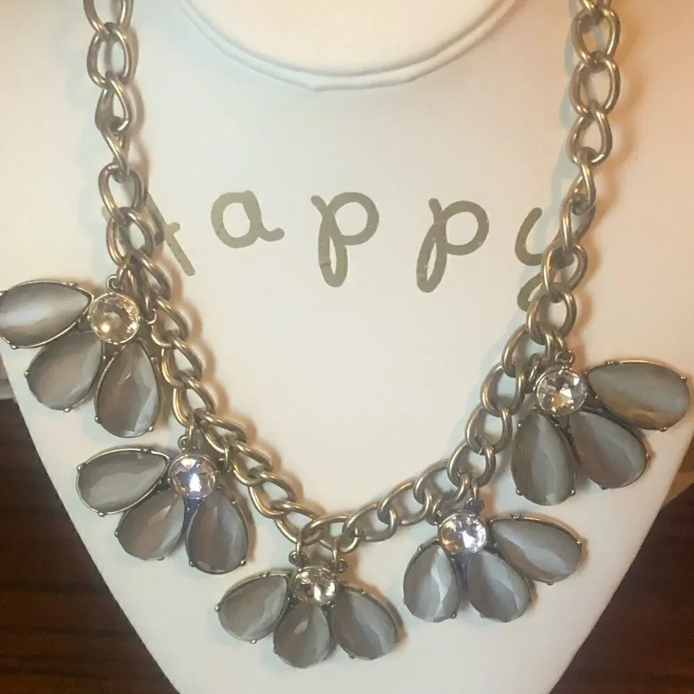 Chunky Necklace Flowers ELIZABETH REIGNS never used stunning
